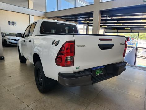 Toyota Hilux CD 4x4 2.8 Diesel Mec.