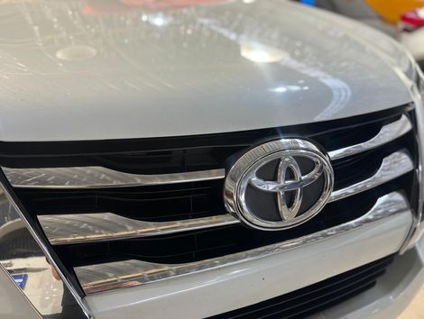 Toyota Hilux SW4 SRX 4x4 2.8 TDI 16V Dies. Aut.