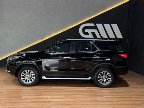 Toyota Hilux SW4 SRX 4x4 2.8 TDI 16V Dies. Aut.