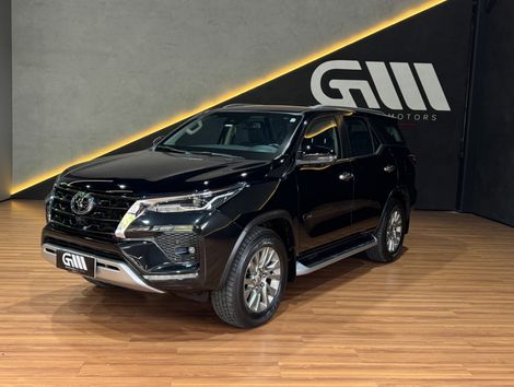 Toyota Hilux SW4 SRX 4x4 2.8 TDI 16V Dies. Aut.