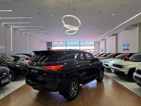 Toyota Hilux SW4 SRX 4x4 2.8 TDI 16V Dies. Aut.