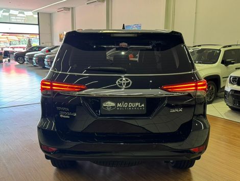 Toyota Hilux SW4 SRX 4x4 2.8 TDI 16V Dies. Aut.