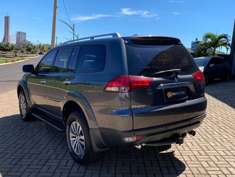 Mitsubishi Pajero HPE 3.2 4x4 T.I. Dies. 5p Aut.