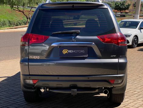 Mitsubishi Pajero HPE 3.2 4x4 T.I. Dies. 5p Aut.