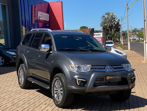Mitsubishi Pajero HPE 3.2 4x4 T.I. Dies. 5p Aut.