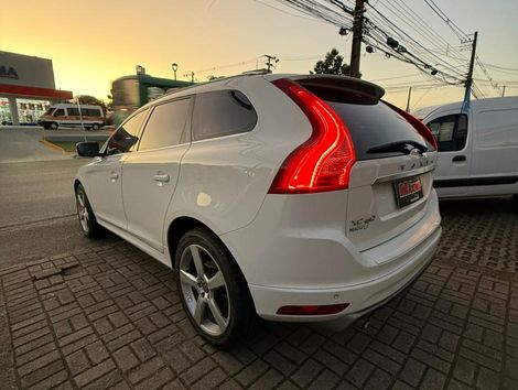 Volvo XC 60 T-5 R-DESIGN 2.0 FWD 5p