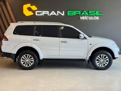Mitsubishi Pajero HPE 3.2 4x4 T.I. Dies. 5p Aut.