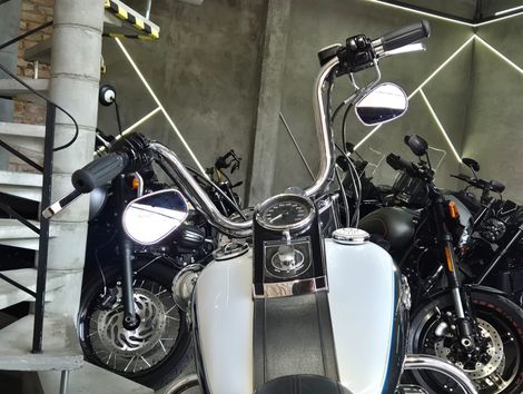 Harley SOFTAIL DELUXE  FLSTN
