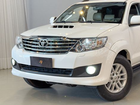 Toyota Hilux SW4 SRV D4-D 4x4 3.0 TDI Dies. Aut