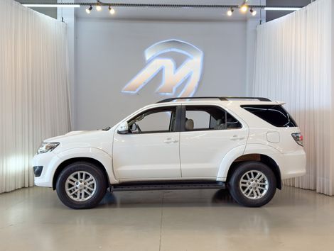 Toyota Hilux SW4 SRV D4-D 4x4 3.0 TDI Dies. Aut