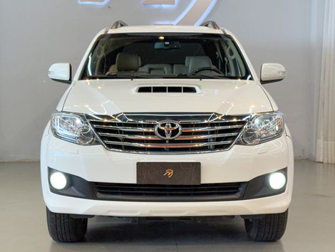 Toyota Hilux SW4 SRV D4-D 4x4 3.0 TDI Dies. Aut