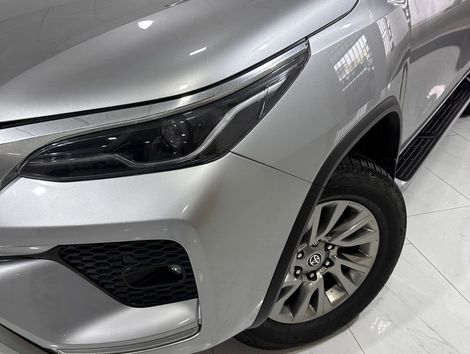 Toyota Hilux SW4 SRX 4x4 2.8 TDI 16V Dies. Aut.