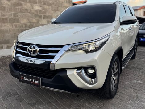 Toyota Hilux SW4 SRX 4x4 2.8 TDI 16V Dies. Aut.