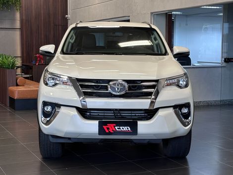 Toyota Hilux SW4 SRX 4x4 2.8 TDI 16V Dies. Aut.