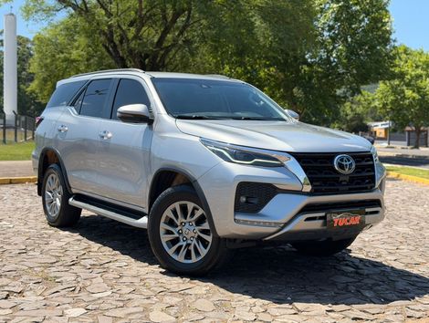 Toyota Hilux SW4 SRX 4x4 2.8 TDI 16V Dies. Aut.