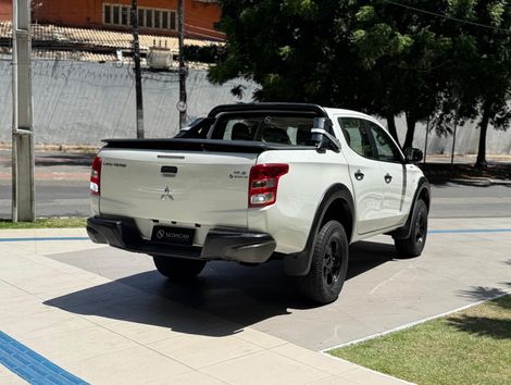 Mitsubishi L200 Tri. Outdo. GLS 2.4 CD 4x4 Die. Aut