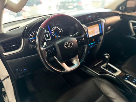 Toyota Hilux SW4 SRX 4x4 2.8 TDI 16V Dies. Aut.