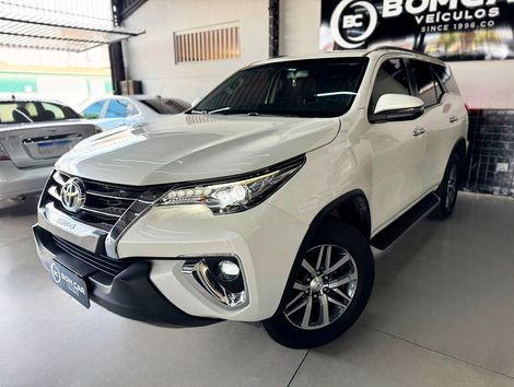 Toyota Hilux SW4 SRX 4x4 2.8 TDI 16V Dies. Aut.