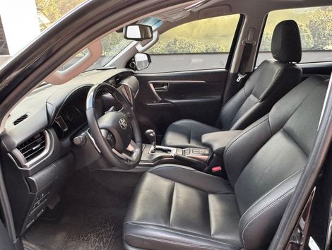 Toyota Hilux SW4 SRX 4x4 2.8 TDI 16V Dies. Aut.