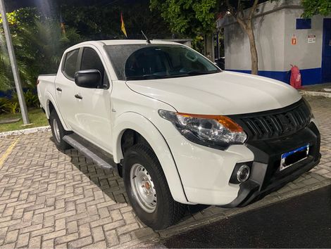 Mitsubishi L200 Tri. Outd. GLX 2.4 CD 4x4 Die. Mec.