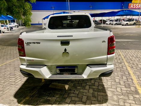 Mitsubishi L200 Tri. Outd. GLX 2.4 CD 4x4 Die. Mec.