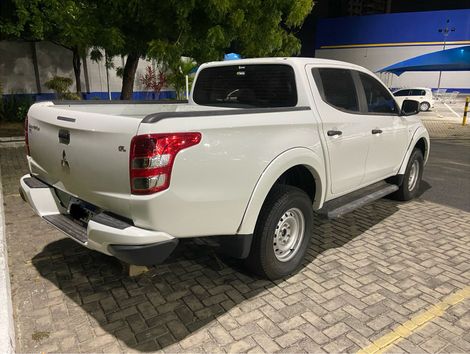 Mitsubishi L200 Tri. Outd. GLX 2.4 CD 4x4 Die. Mec.