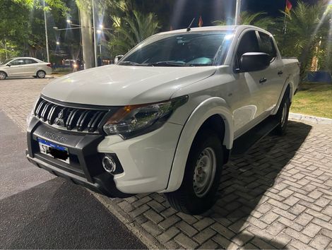 Mitsubishi L200 Tri. Outd. GLX 2.4 CD 4x4 Die. Mec.