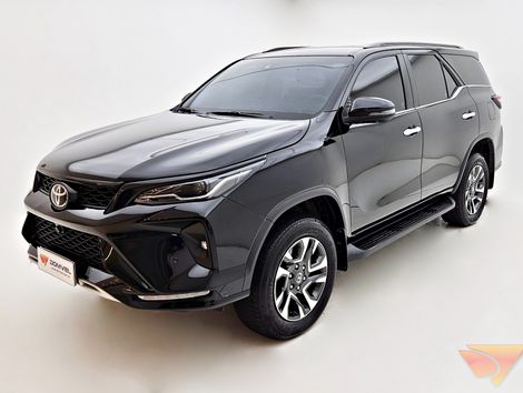 Toyota Hilux SW4 SRX Plat. 4x4 2.8 TB Die. Aut.