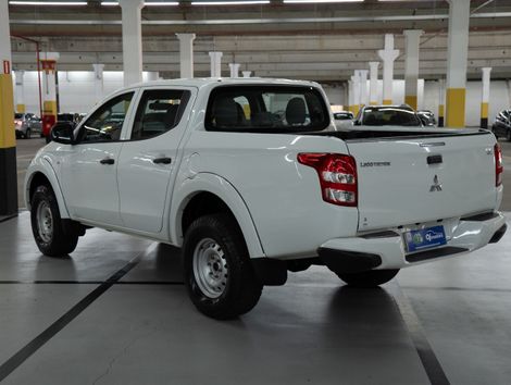 Mitsubishi L200 Tri. Outd. GLX 2.4 CD 4x4 Die. Mec.