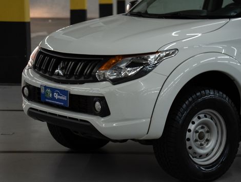 Mitsubishi L200 Tri. Outd. GLX 2.4 CD 4x4 Die. Mec.