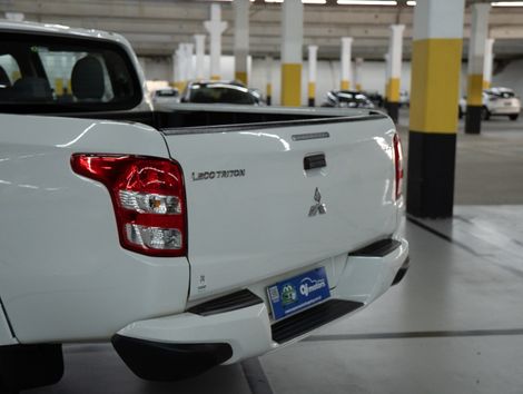 Mitsubishi L200 Tri. Outd. GLX 2.4 CD 4x4 Die. Mec.