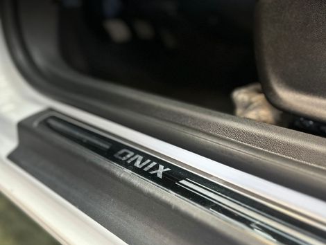 Chevrolet ONIX SEDAN Plus LT 1.0 12V Flex 4p Mec.