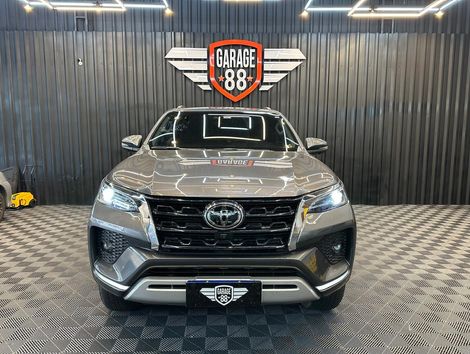 Toyota Hilux SW4 SRX 4x4 2.8 TDI 16V Dies. Aut.