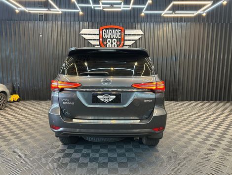 Toyota Hilux SW4 SRX 4x4 2.8 TDI 16V Dies. Aut.