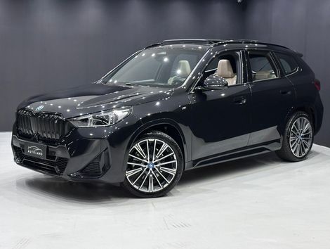 BMW iX 1 xDrive 30 M Sport (Elétrico)