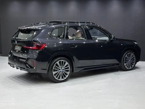 BMW iX 1 xDrive 30 M Sport (Elétrico)