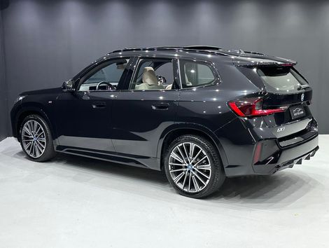 BMW iX 1 xDrive 30 M Sport (Elétrico)