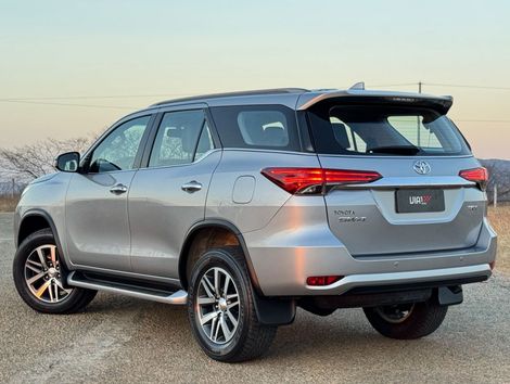 Toyota Hilux SW4 SRX 4x4 2.8 TDI 16V Dies. Aut.