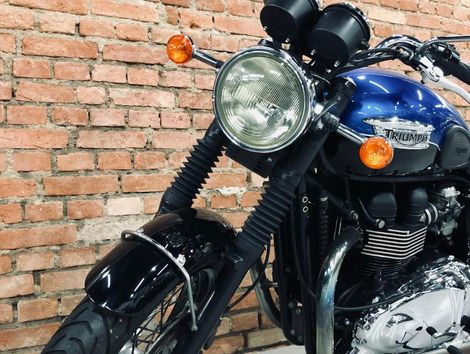 TRIUMPH BONNEVILLE T100 