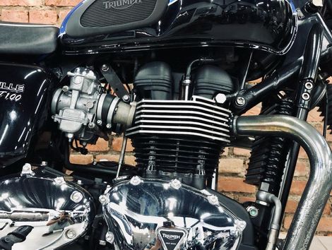 TRIUMPH BONNEVILLE T100 