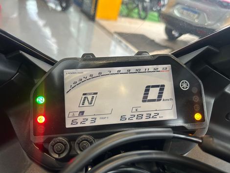 YAMAHA YZF R-3 321/ABS
