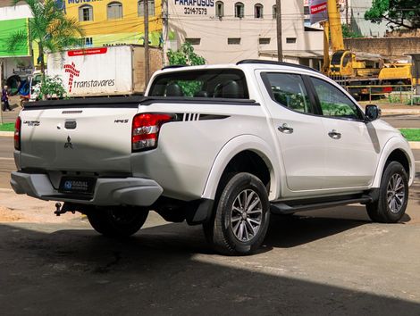 Mitsubishi L200 Triton Sport HPE-S 2.4 CD Dies. Aut