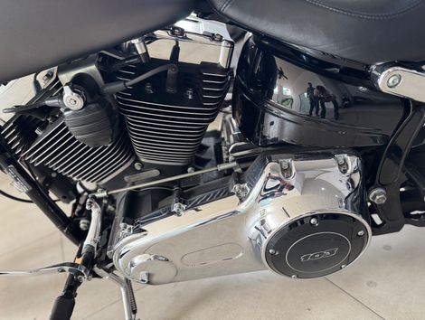 Harley SOFTAIL BREAKOUT FXSB