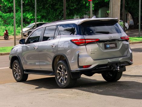 Toyota Hilux SW4 SRX Plat. 4x4 2.8 TB Die. Aut.