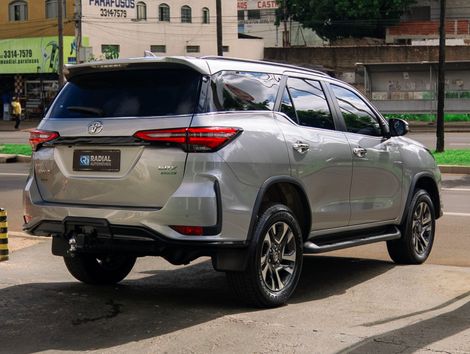 Toyota Hilux SW4 SRX Plat. 4x4 2.8 TB Die. Aut.