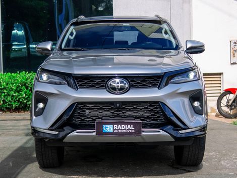 Toyota Hilux SW4 SRX Plat. 4x4 2.8 TB Die. Aut.