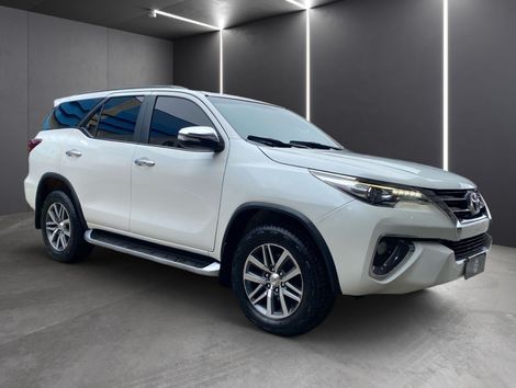 Toyota Hilux SW4 SRX 4x4 2.8 TDI 16V Dies. Aut.