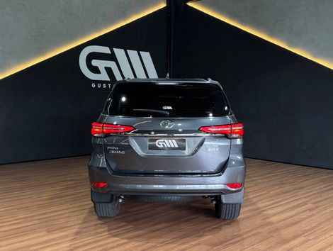 Toyota Hilux SW4 SRX 4x4 2.8 TDI 16V Dies. Aut.