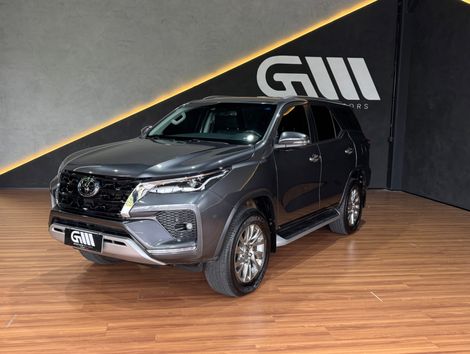 Toyota Hilux SW4 SRX 4x4 2.8 TDI 16V Dies. Aut.