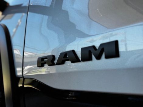 RAM 1500 REBEL 5.7 HEMI CD V8 4x4 Aut.